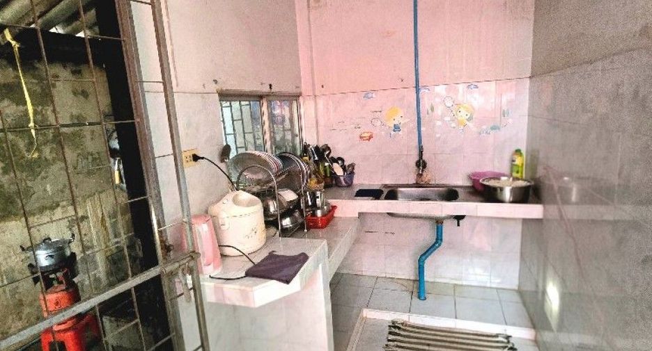 For sale 2 bedrooms townhouse in Mueang Nakhon Pathom, Nakhon Pathom