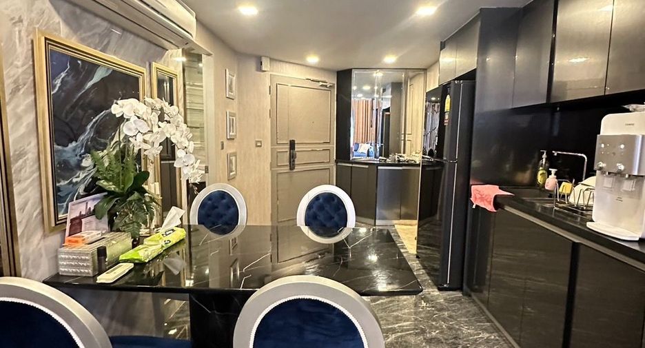 For sale 3 bedrooms condo in Watthana, Bangkok