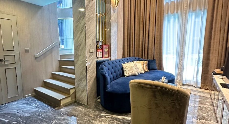 For sale 3 bedrooms condo in Watthana, Bangkok