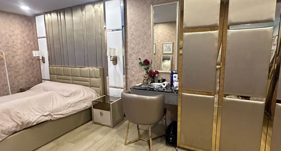 For sale 3 bedrooms condo in Watthana, Bangkok