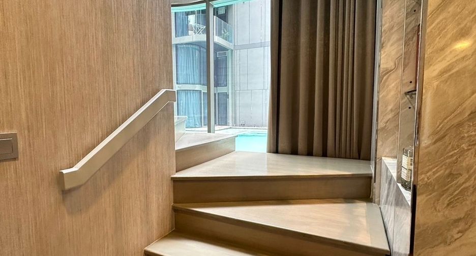 For sale 3 bedrooms condo in Watthana, Bangkok