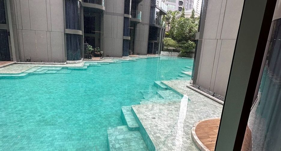 For sale 3 bedrooms condo in Watthana, Bangkok