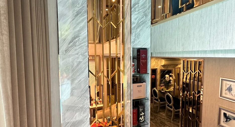 For sale 3 bedrooms condo in Watthana, Bangkok