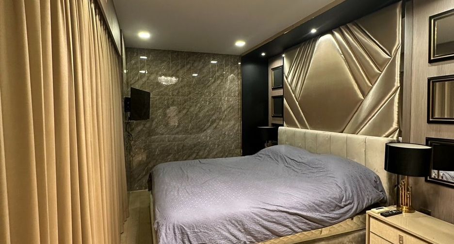 For sale 3 bedrooms condo in Watthana, Bangkok