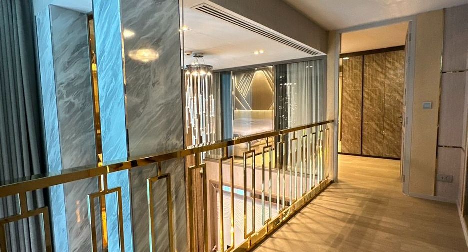 For sale 3 bedrooms condo in Watthana, Bangkok