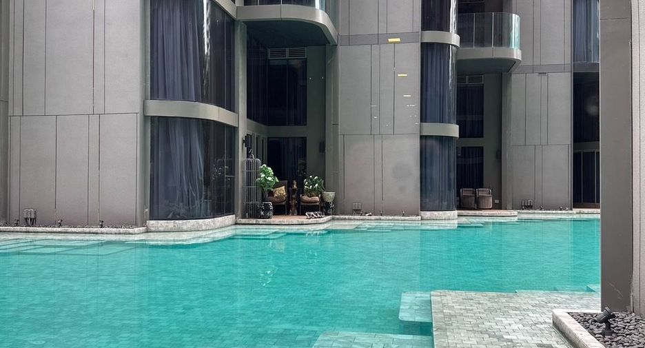 For sale 3 bedrooms condo in Watthana, Bangkok