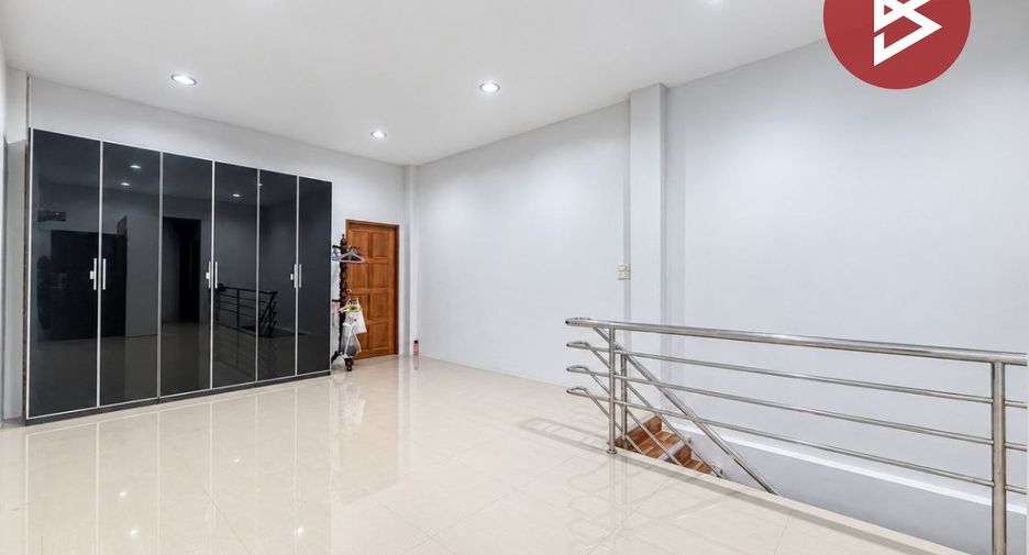For sale 2 bedrooms retail Space in Bang Khonthi, Samut Songkhram