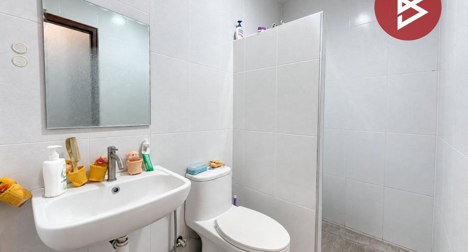 For sale 2 bedrooms retail Space in Bang Khonthi, Samut Songkhram