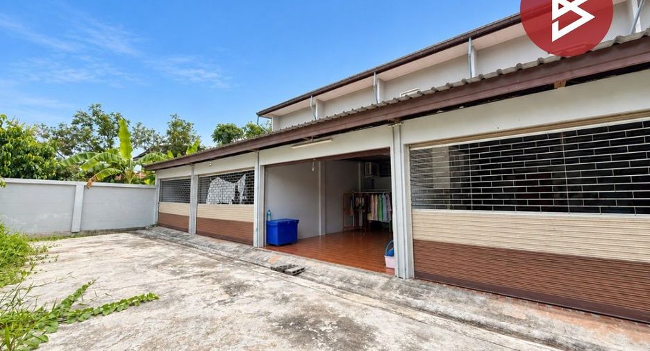 For sale 2 bedrooms retail Space in Bang Khonthi, Samut Songkhram