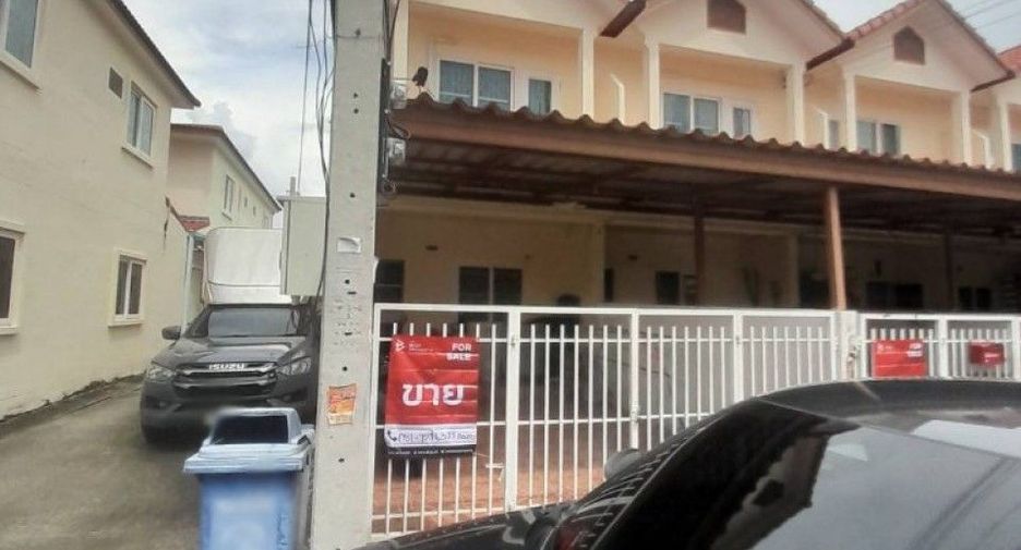 Casa adosada en venta de 3 habitaciones en Pak Chong, Nakhon Ratchasima