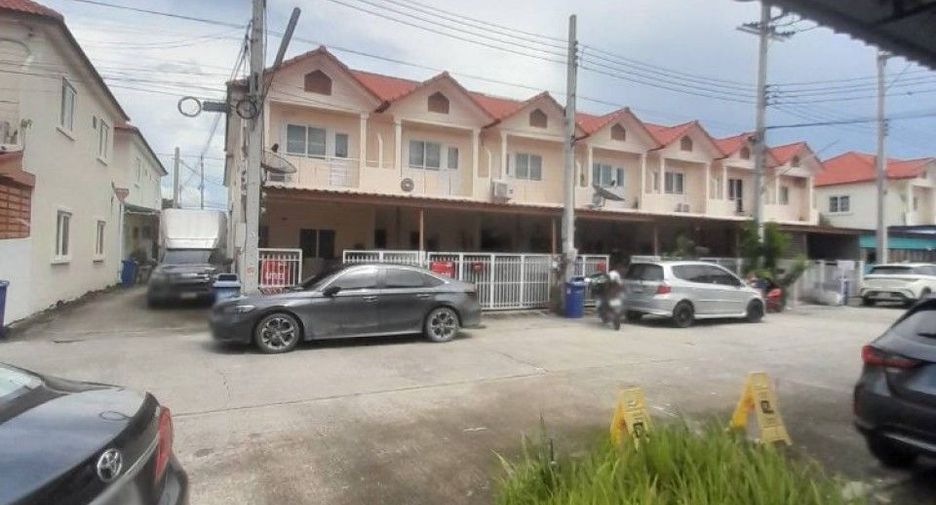 Casa adosada en venta de 3 habitaciones en Pak Chong, Nakhon Ratchasima