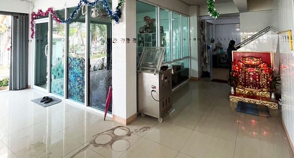 For sale 4 bedrooms retail Space in Bang Bua Thong, Nonthaburi