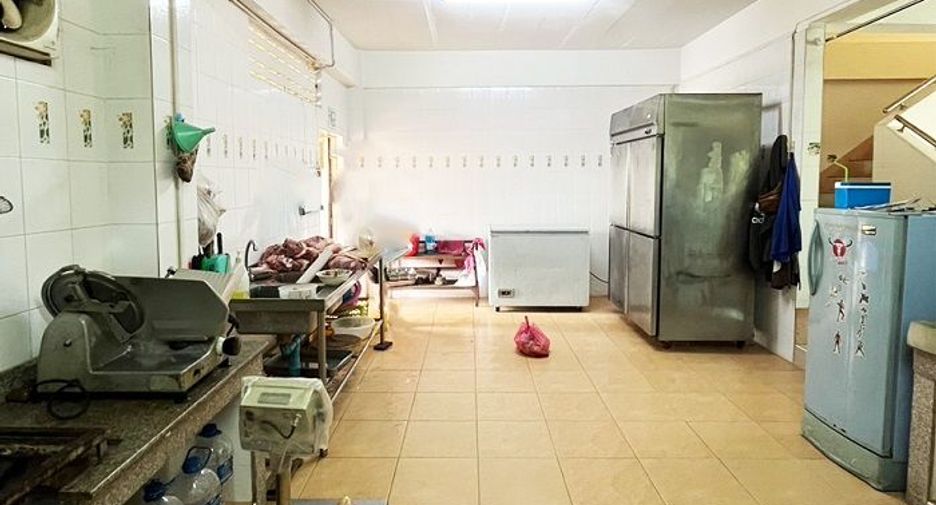 For sale 4 bedrooms retail Space in Bang Bua Thong, Nonthaburi