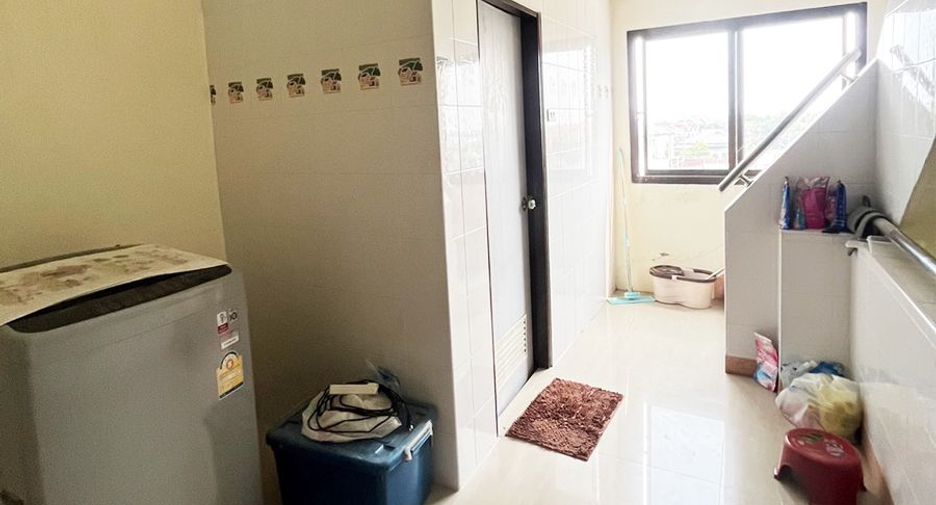For sale 4 bedrooms retail Space in Bang Bua Thong, Nonthaburi