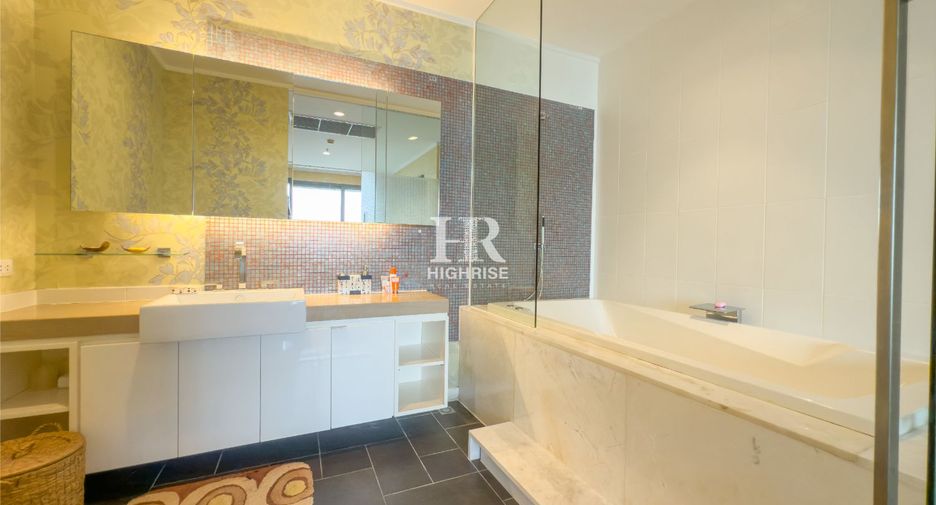 For rent 2 bedrooms condo in Bang Lamung, Chonburi