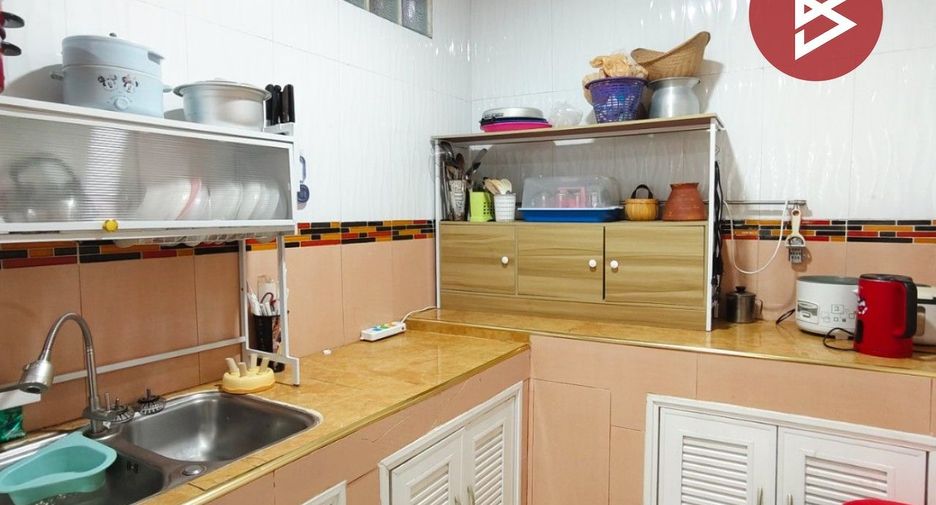 Casa adosada en venta de 4 habitaciones en Mueang Samut Sakhon, Samut Sakhon