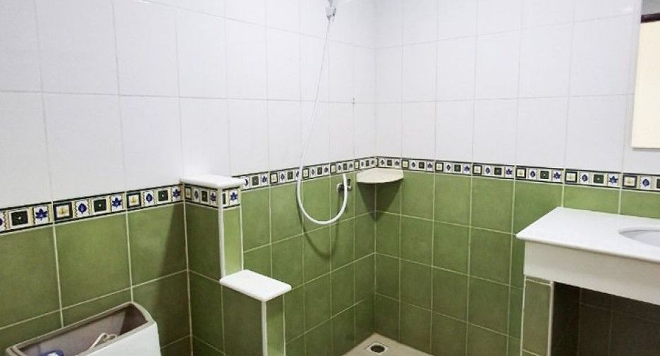 Reihenhaus zum Kauf mit 4 Zimmer in Phra Samut Chedi, Samut Prakan