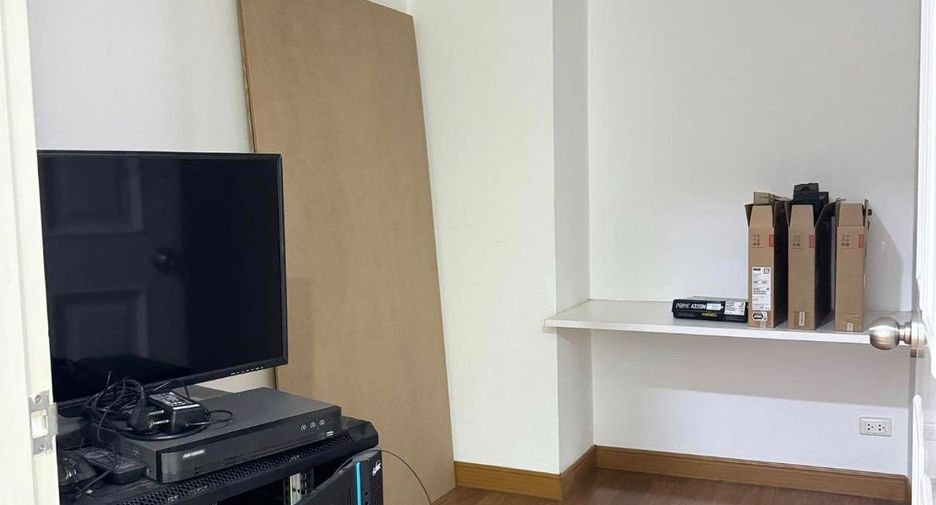 For rent 9 bedrooms office in Lat Phrao, Bangkok