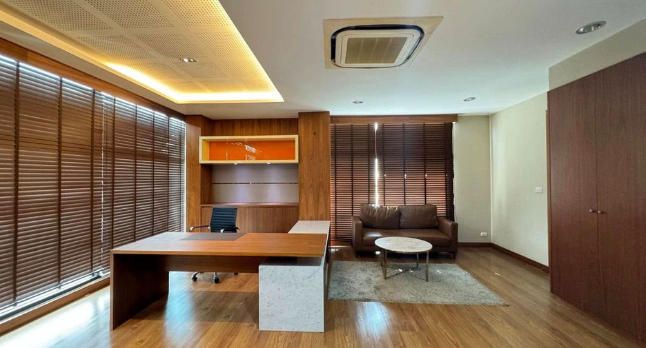 For rent 9 bedrooms office in Lat Phrao, Bangkok