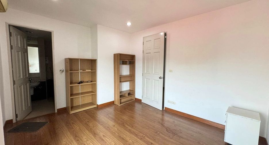 For rent 9 bedrooms office in Lat Phrao, Bangkok