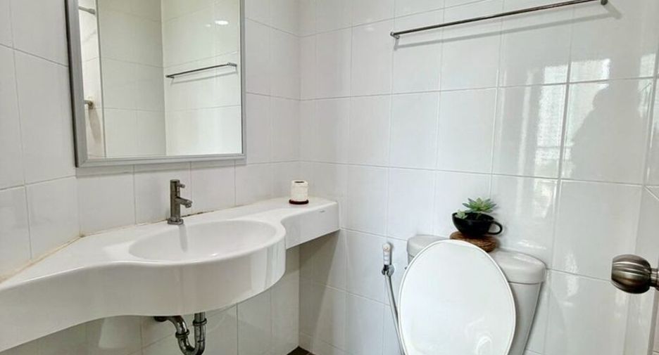 For sale 1 bed condo in Suan Luang, Bangkok