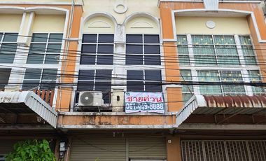 For sale 3 bedrooms townhouse in Bang Khae, Bangkok