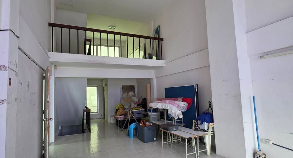 À vendre 3 chambres maison de ville à Bang Khae, Bangkok