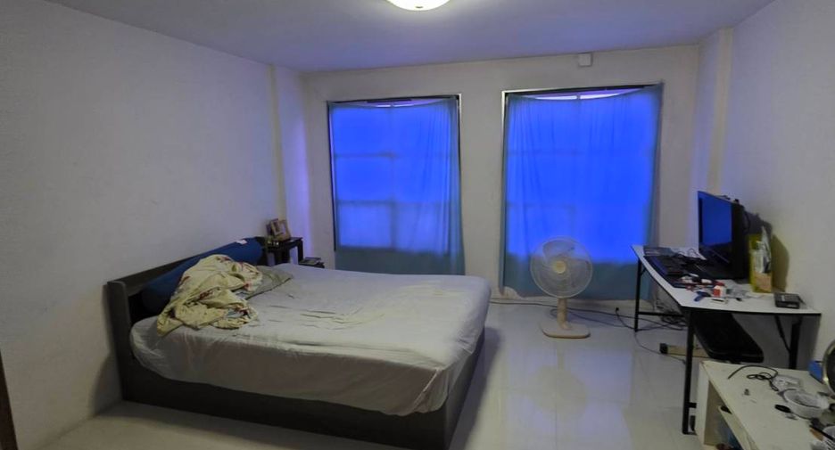 À vendre 3 chambres maison de ville à Bang Khae, Bangkok