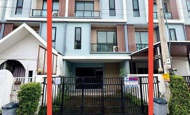 出售 4 卧室 联排别墅 在 Bang Phli, Samut Prakan