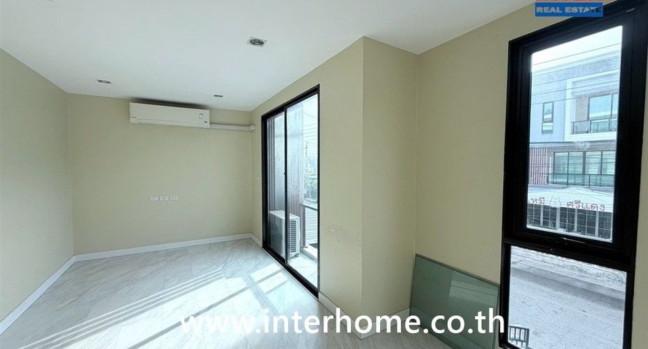 出售 4 卧室 联排别墅 在 Bang Phli, Samut Prakan