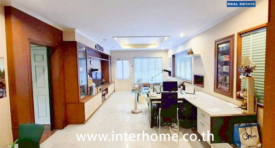 For sale 4 bedrooms warehouse in Pak Kret, Nonthaburi