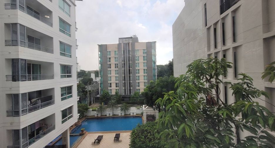 For rent 2 bedrooms condo in Watthana, Bangkok