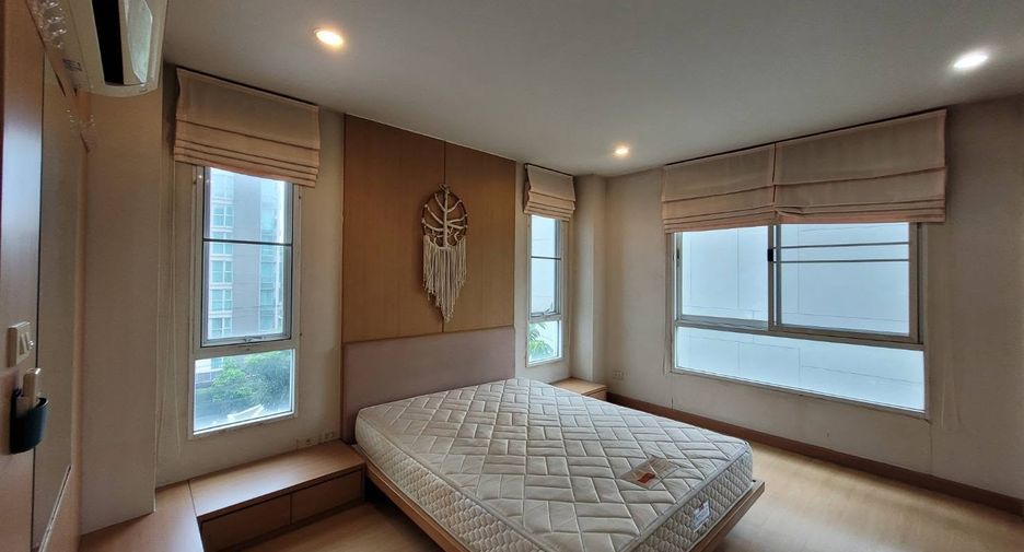 For rent 2 bedrooms condo in Watthana, Bangkok