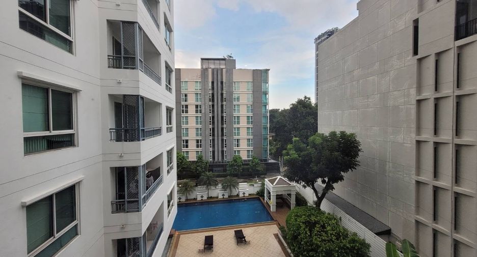 For rent 2 bedrooms condo in Watthana, Bangkok