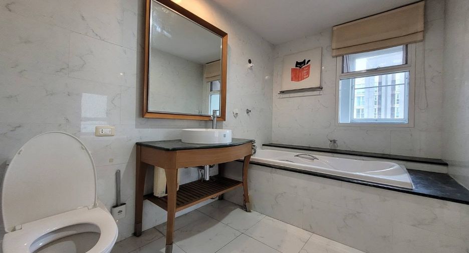 For rent 2 bedrooms condo in Watthana, Bangkok