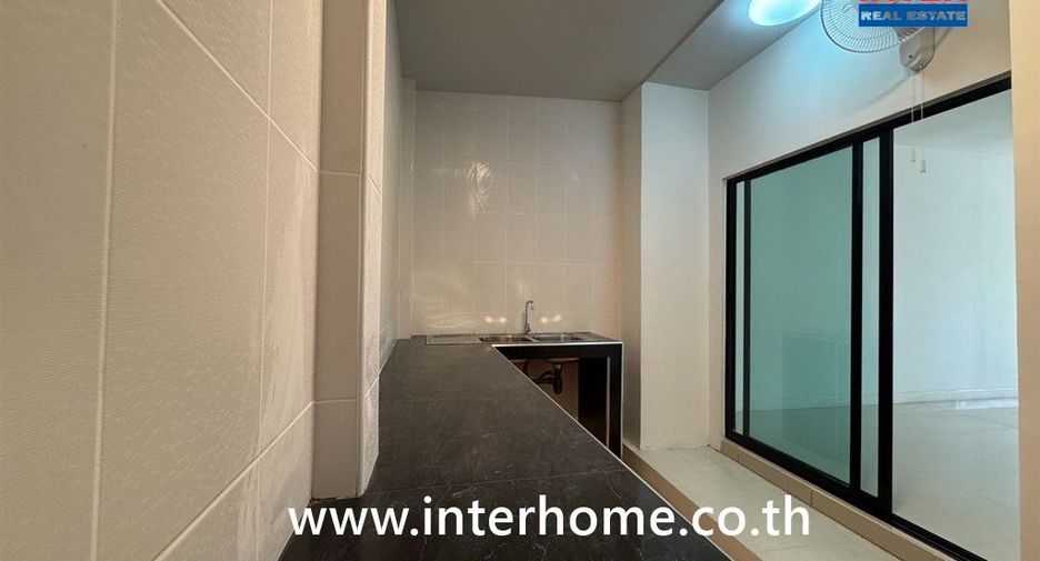 Casa adosada en venta de 3 habitaciones en Bang Khae, Bangkok
