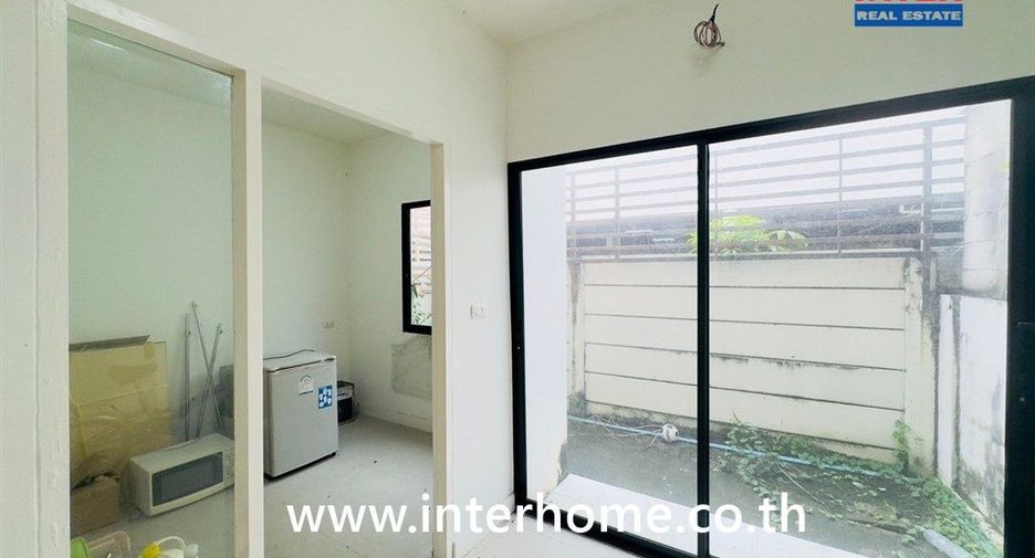 Casa adosada en venta de 3 habitaciones en Bang Khae, Bangkok