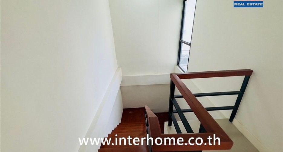 Casa adosada en venta de 3 habitaciones en Bang Khae, Bangkok
