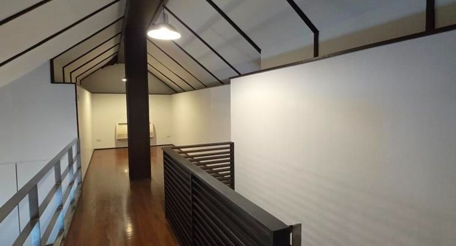 For rent 3 bedrooms apartment in Phaya Thai, Bangkok