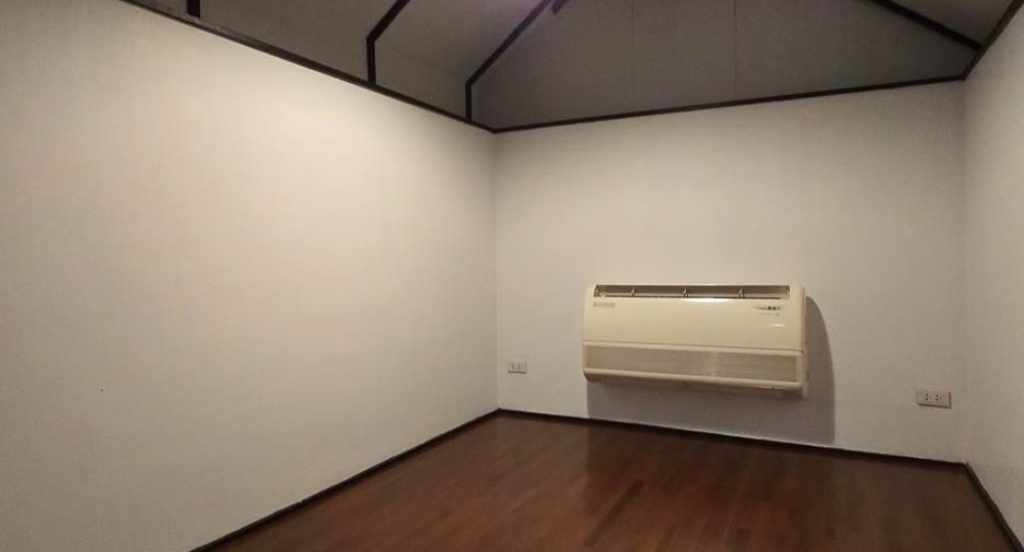 For rent 3 bedrooms apartment in Phaya Thai, Bangkok