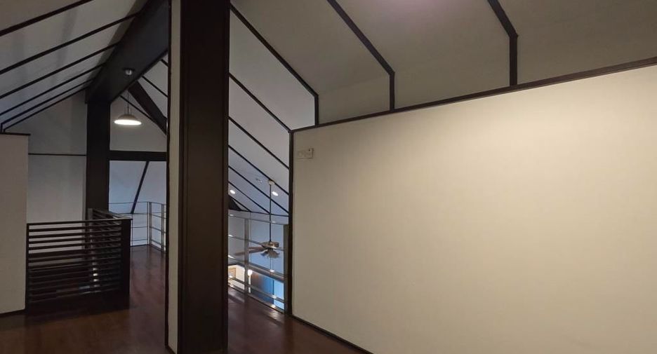 For rent 3 bedrooms apartment in Phaya Thai, Bangkok