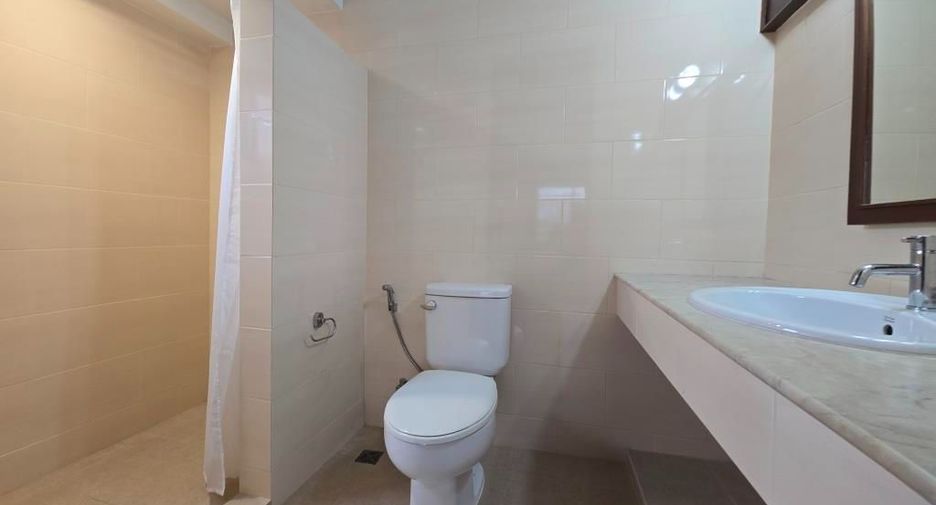 For rent 3 bedrooms apartment in Phaya Thai, Bangkok