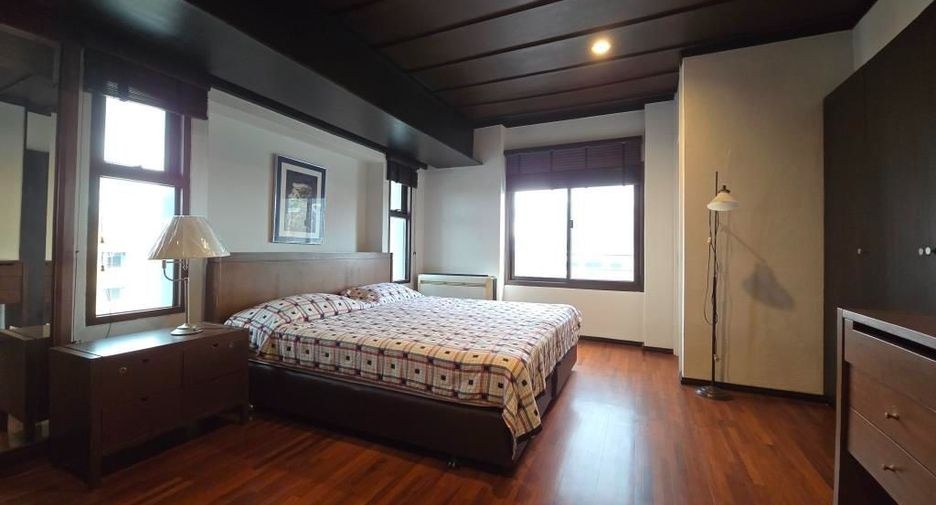 For rent 3 bedrooms apartment in Phaya Thai, Bangkok