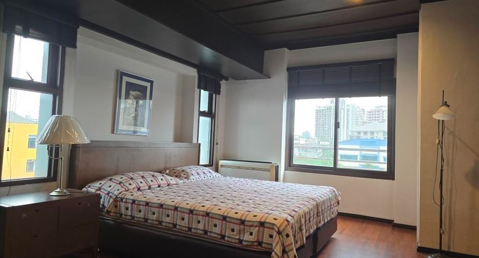 For rent 3 bedrooms apartment in Phaya Thai, Bangkok