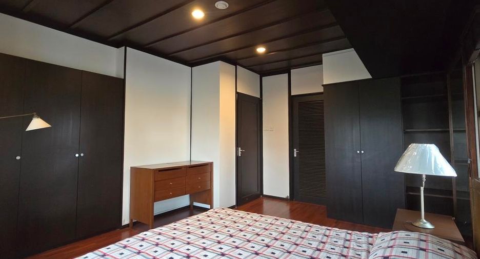 For rent 3 bedrooms apartment in Phaya Thai, Bangkok