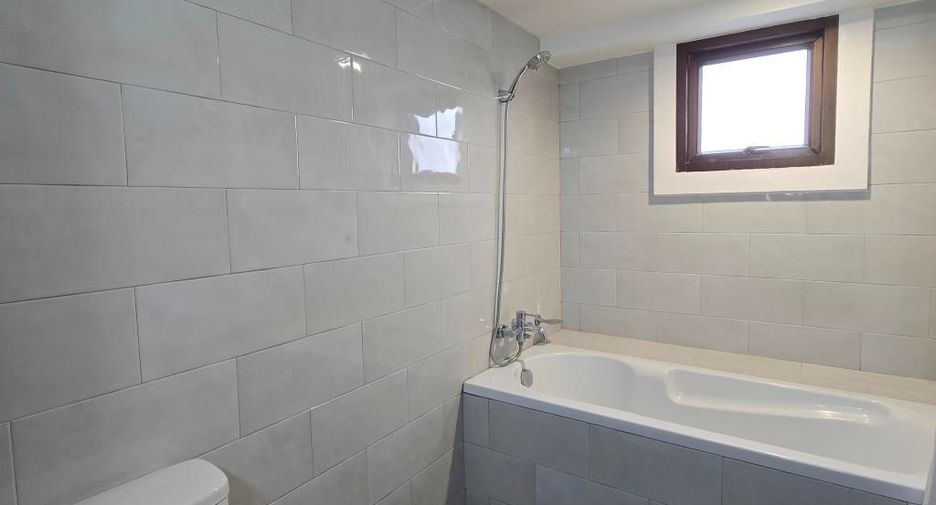 For rent 3 bedrooms apartment in Phaya Thai, Bangkok