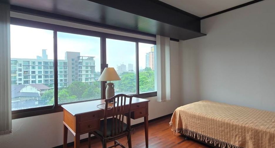 For rent 3 bedrooms apartment in Phaya Thai, Bangkok