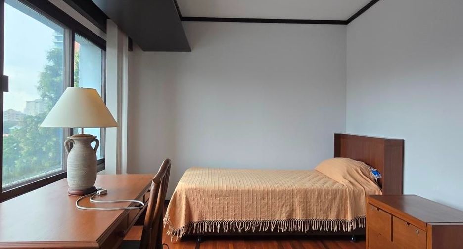 For rent 3 bedrooms apartment in Phaya Thai, Bangkok