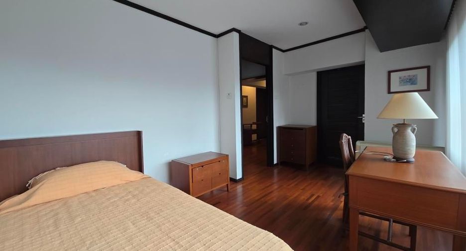 For rent 3 bedrooms apartment in Phaya Thai, Bangkok
