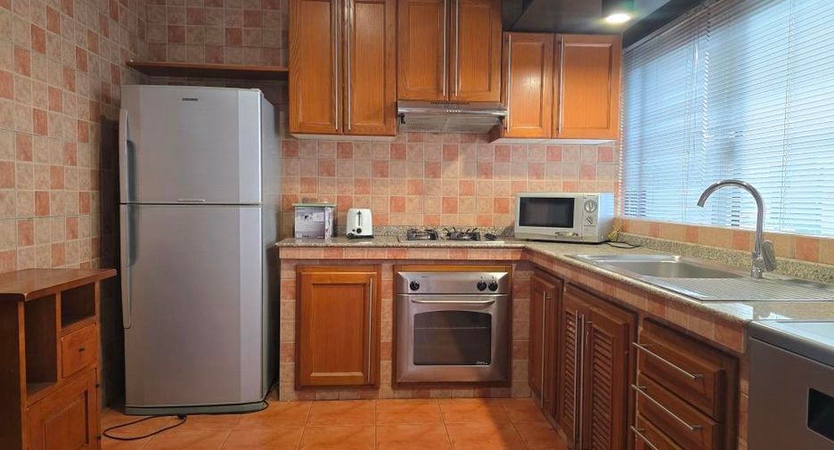 For rent 3 bedrooms apartment in Phaya Thai, Bangkok